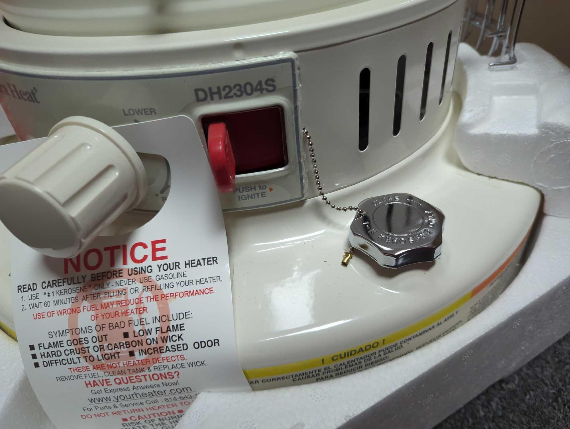 DuraHeat Portable Convection Kerosene Heater Provides 23,800 Btu's of Warmth. Comes in open box as