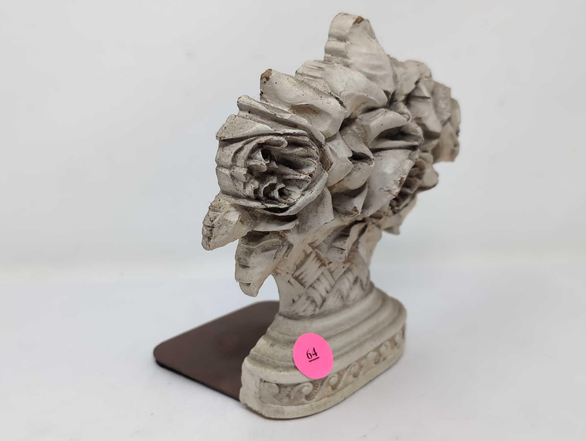 (FOYER) VINTAGE SYROCOWOOD BOOKEND DEPICTING FLOWERS IN A PLANTER. MARKED ON THE BACK WITH A