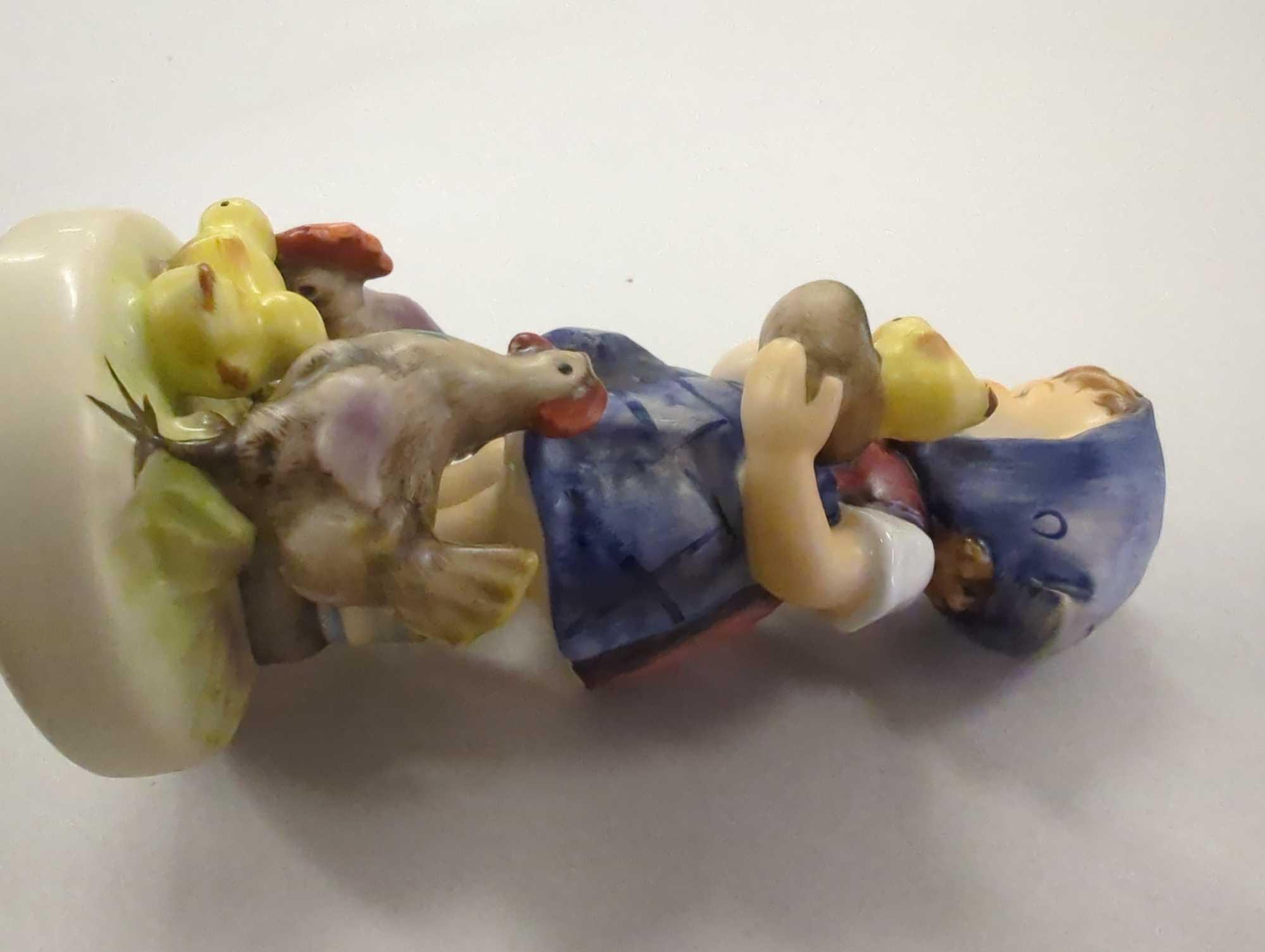 Hummel Figurine by Goebel, #199, "Feeding Time", 4.5" H, Retail Price $120, Appears to be in Good