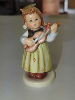 Goebel Hummel Figurine - ? Strum Along" ? Mit Sang und Klang ? Number 557, 12 Exclusive Edition