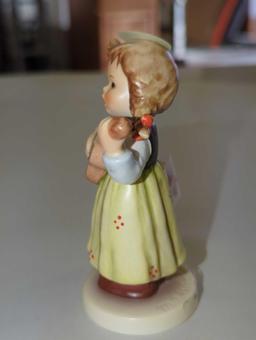 Goebel Hummel Figurine - ? Strum Along" ? Mit Sang und Klang ? Number 557, 12 Exclusive Edition