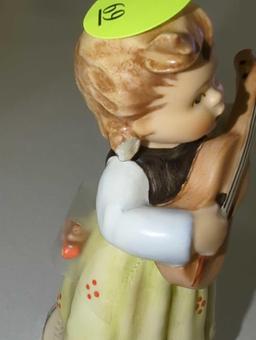 Goebel Hummel Figurine - ? Strum Along" ? Mit Sang und Klang ? Number 557, 12 Exclusive Edition