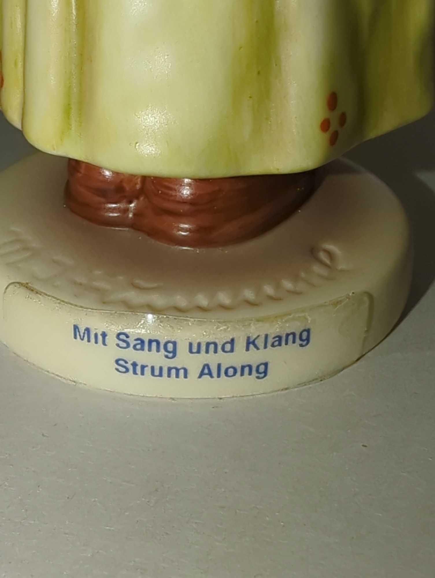 Goebel Hummel Figurine - ? Strum Along" ? Mit Sang und Klang ? Number 557, 12 Exclusive Edition