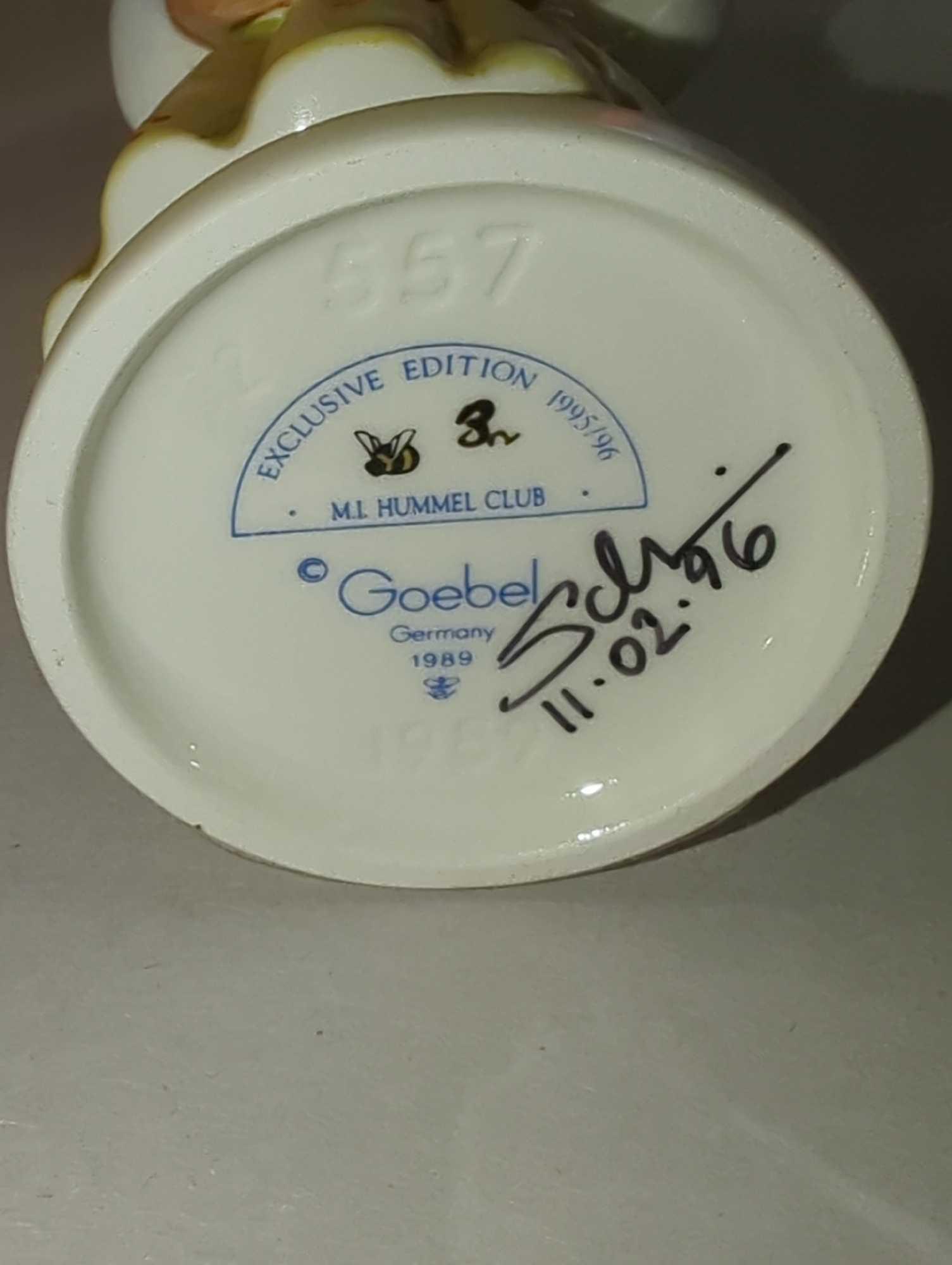 Goebel Hummel Figurine - ? Strum Along" ? Mit Sang und Klang ? Number 557, 12 Exclusive Edition