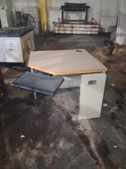 Metal Desk $30 STS