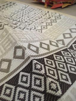 Beverly Rug 4.5 ft X 8.5 ft Black White Lightweight Moroccan Reversible Plastic Indoor Outdoor Area