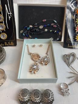 Costume jewelry lot: bracelets, brooches, button covers, necklaces, etc....