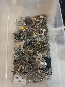 Costume jewelry lot: bracelets, brooches, button covers, necklaces, etc....