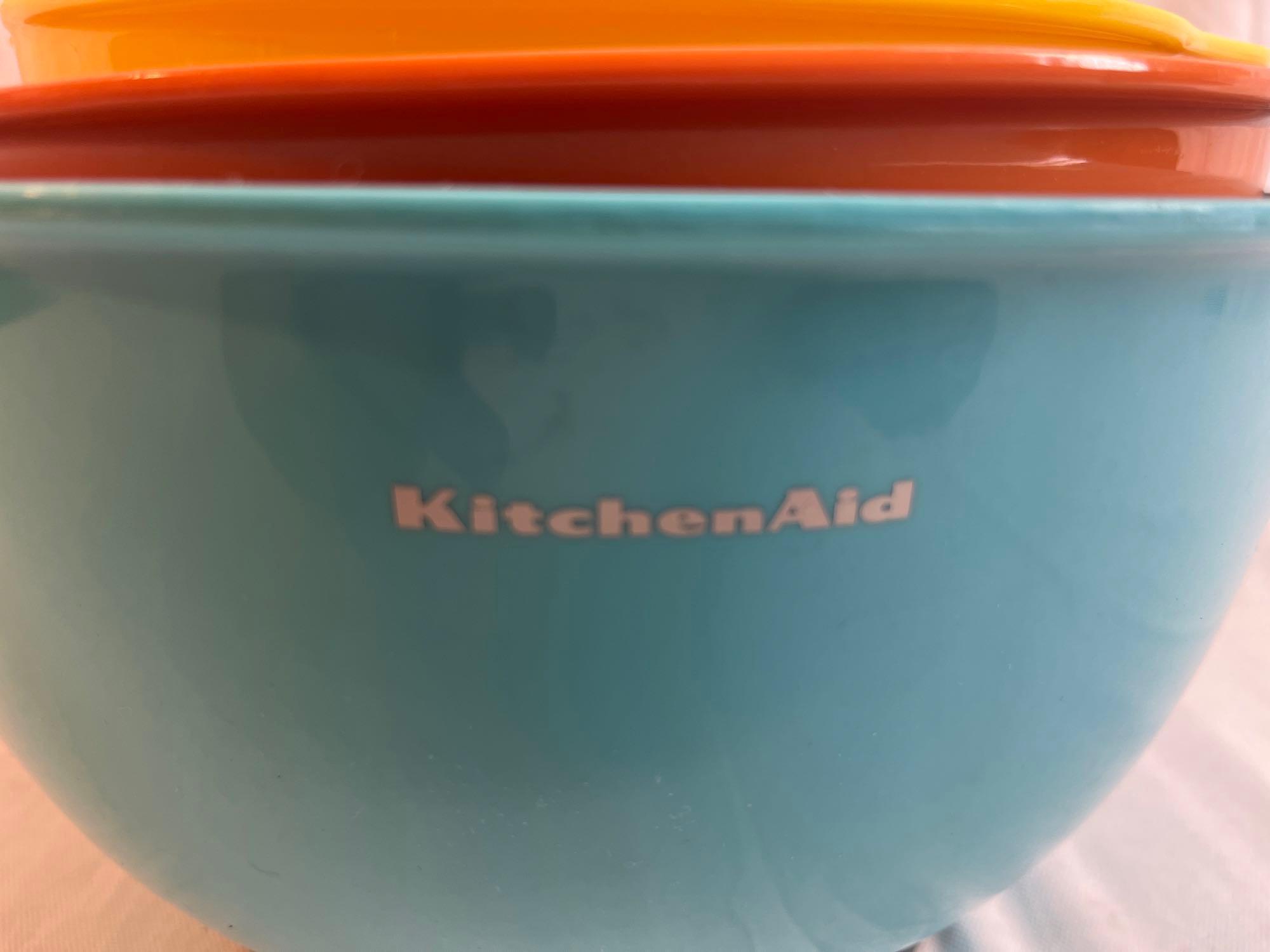 Kitchen Aid mixing bowl nesting lot. With rubber grip bottoms....