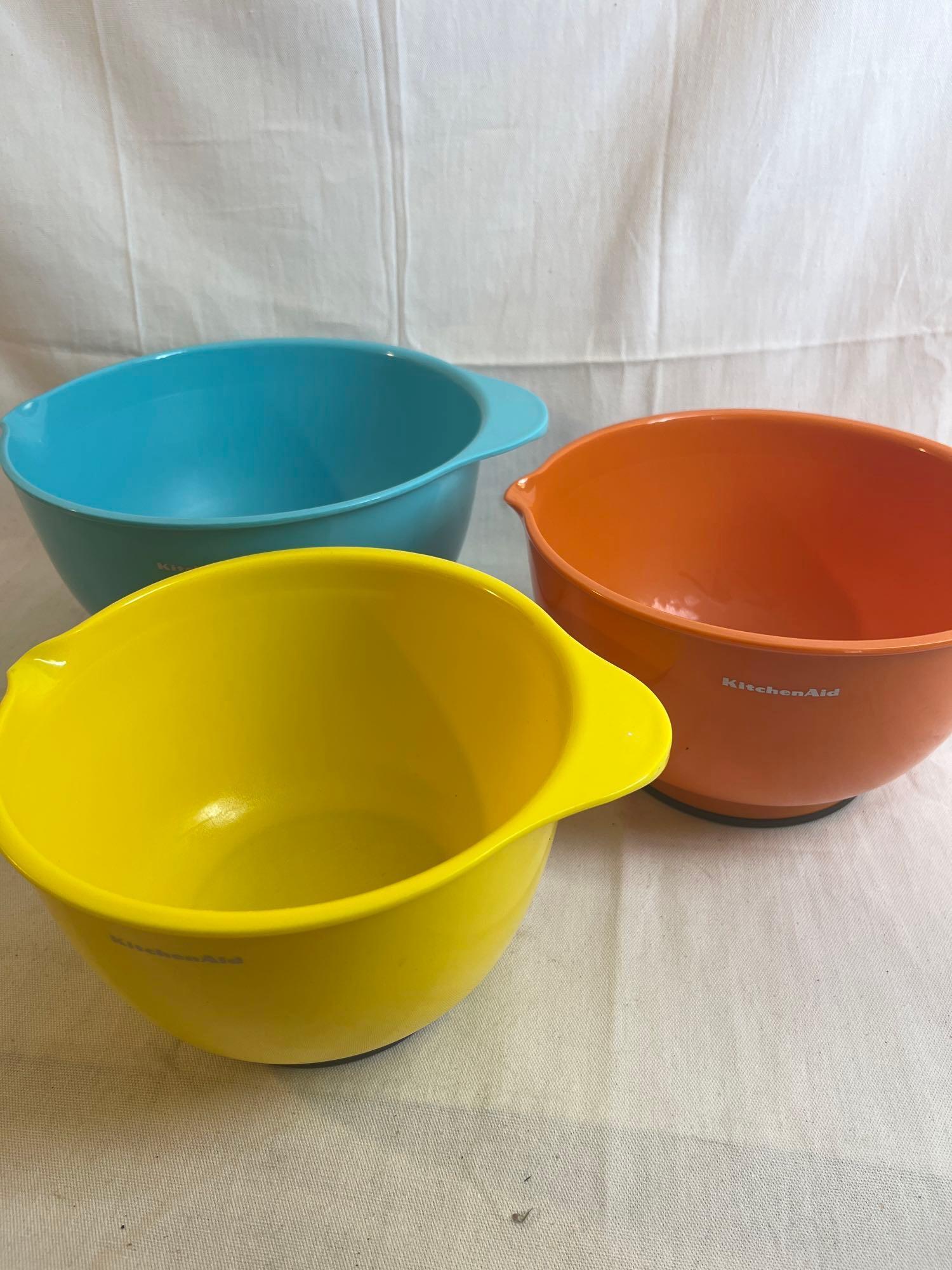 Kitchen Aid mixing bowl nesting lot. With rubber grip bottoms....