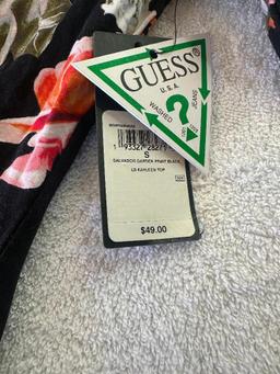 GUESS Salvadore Garden Print Black- Size Medium - Retail $49