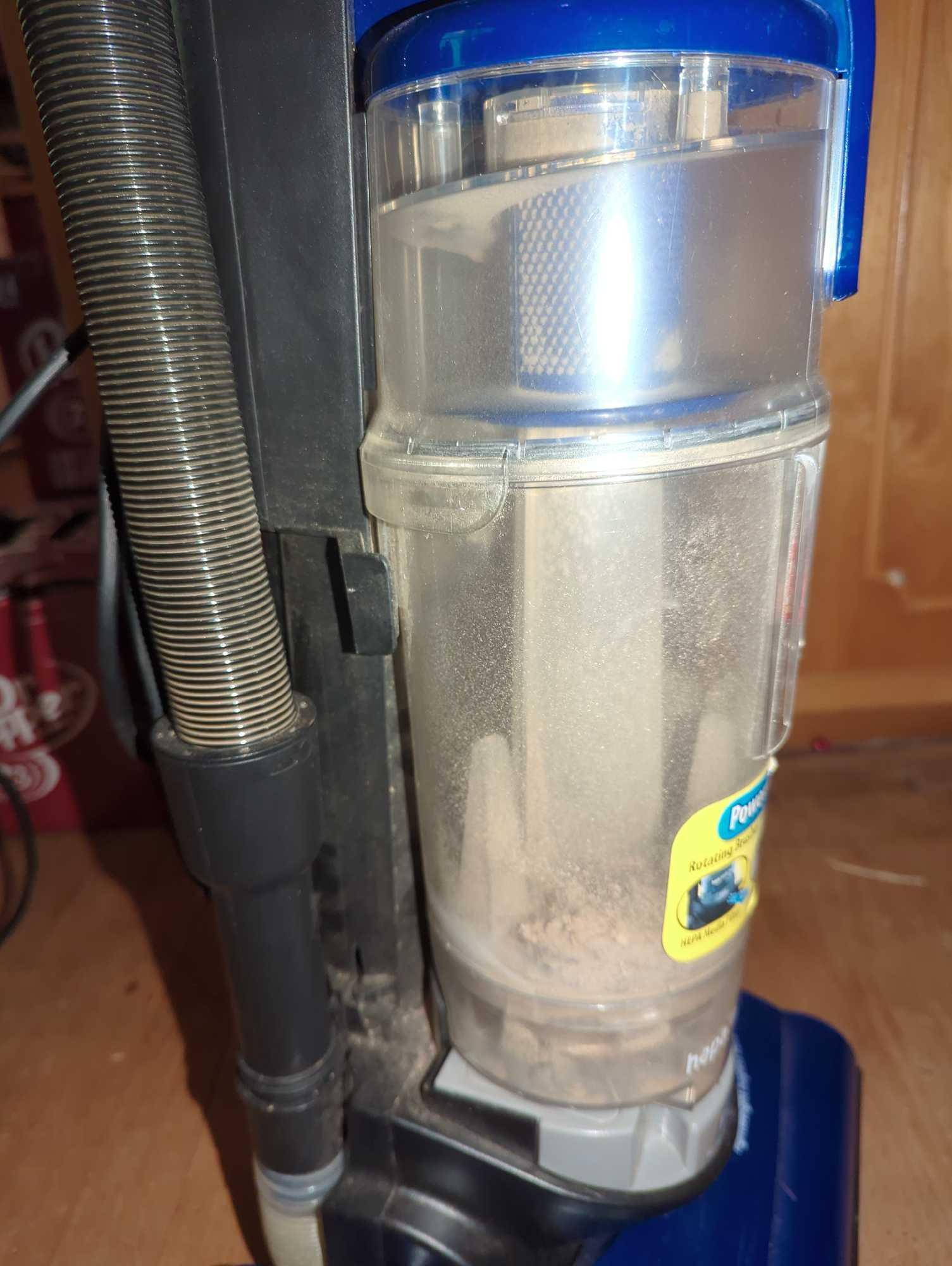 (DR) BISSELL EASY VAC? LIGHTWEIGHT UPRIGHT VACUUM, MODEL 3130-H, RETAIL PRICE $40, APPEARS TO BE