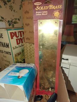 (KIT) BOX LOT OF ASSORTED ITEMS TO INCLUDE, CLEANSAFE DUST REMOVER, IVES SOLID BRASS PUSH PLATE,