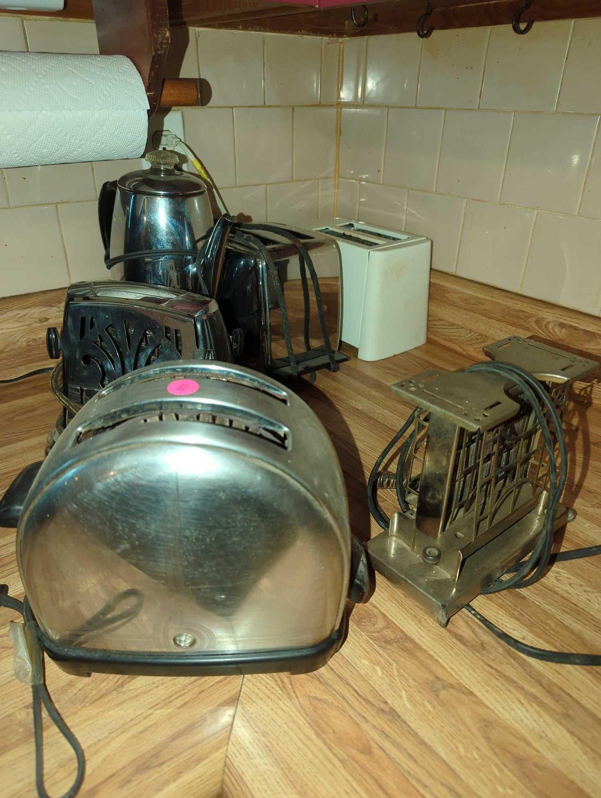 (KIT) LOT OF 6 ASSORTED ITEMS TO INCLUDE, 1939 SUNBEAM T-9 TOASTER, 1920'S MERIDIAN HOMELECTRIC