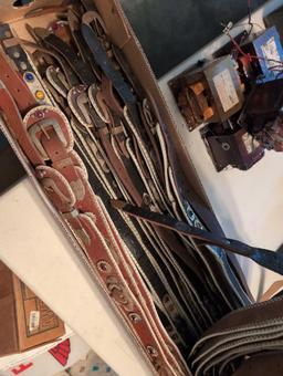 (BR2) LARGE ASSORTMENT OF VINTAGE/ANTIQUE BELTS.