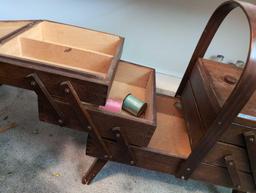 (BR2) VINTAGE EXTENDING SEWING BASKET, DOVETAILED CONSTRUCTED. MEASURES 16-1/4"W X 9"D X 17-1/2"T.