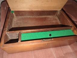 (LR)OAK STORAGE BOX, GREEN FELT LINER, 12 1/4"X 8 3/4"X 5 1/4"H