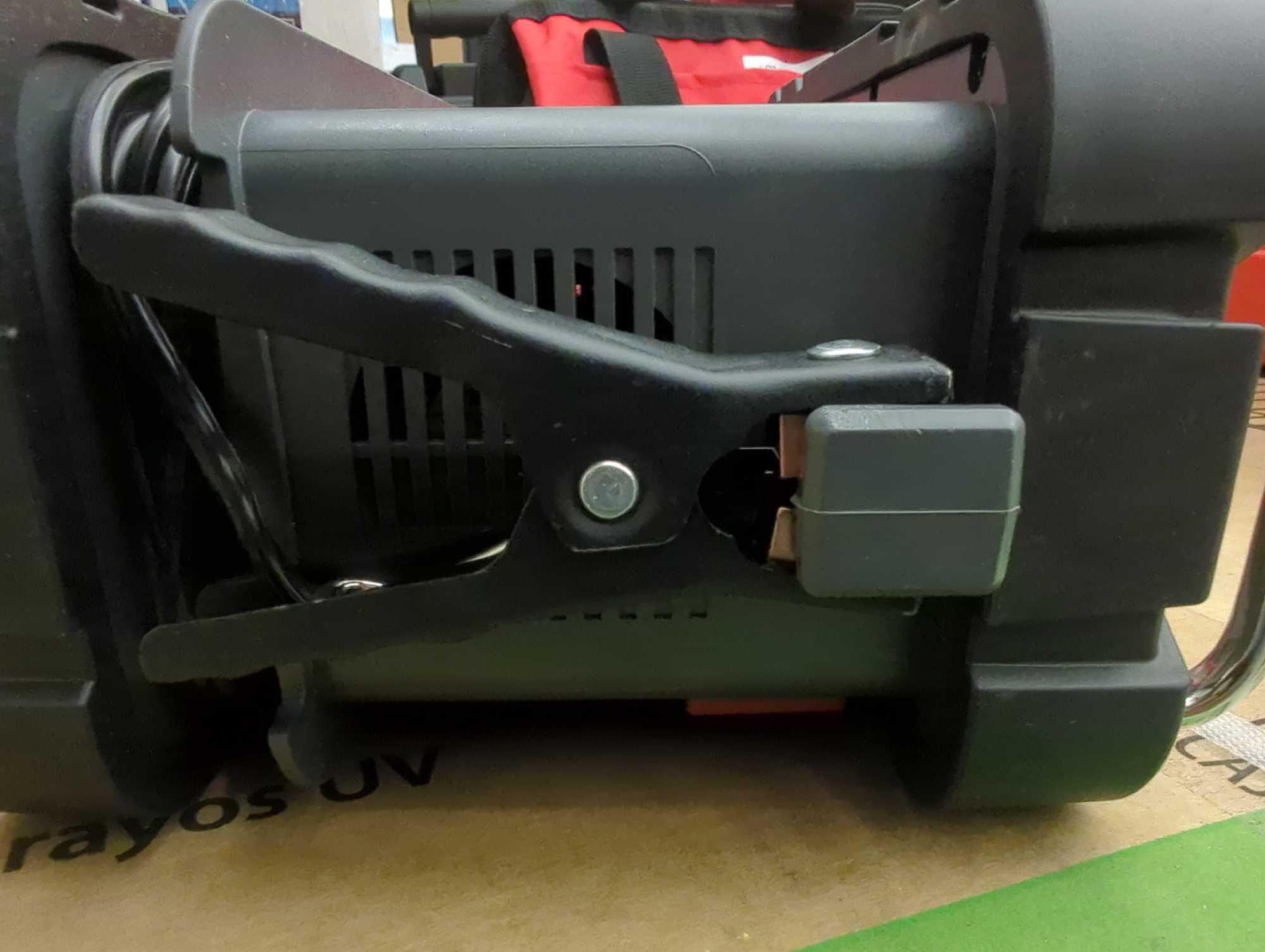 VECTOR 15 Amp Automatic 12V Battery Charger with 50 Amp Engine Start and Alternator Check, Appears