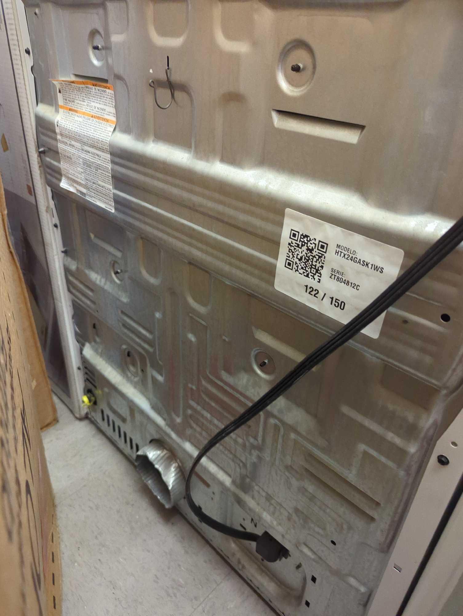 Hotpoint 6.2 cu. ft. vented Gas Dryer in White with Auto Dry, Appears to be Used Has Some Minor