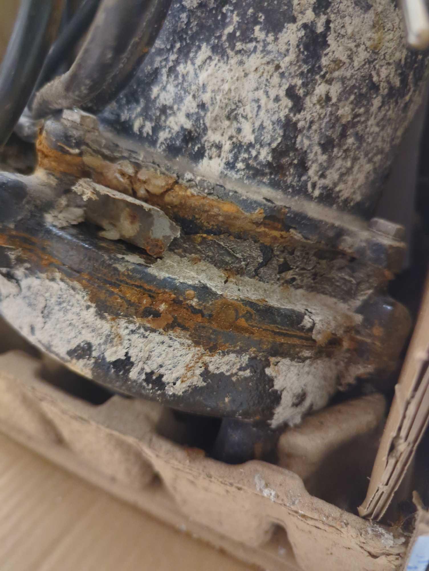 Everbilt 3/4 HP Pro Snap Action Sump Pump, Appears to be Heavily Used Has Rusting And Some Damage