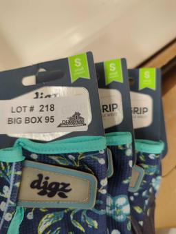 Lot of 4 Pairs of Digz Women's Small Comfort Grip Garden Gloves, Appears to be New Retail Price