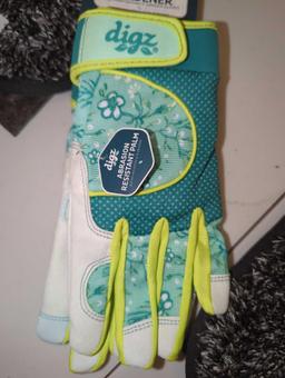 Lot of 3 DigzGardener Large Gloves, Retail Price $15/Each, Appears to be New, What You See in the