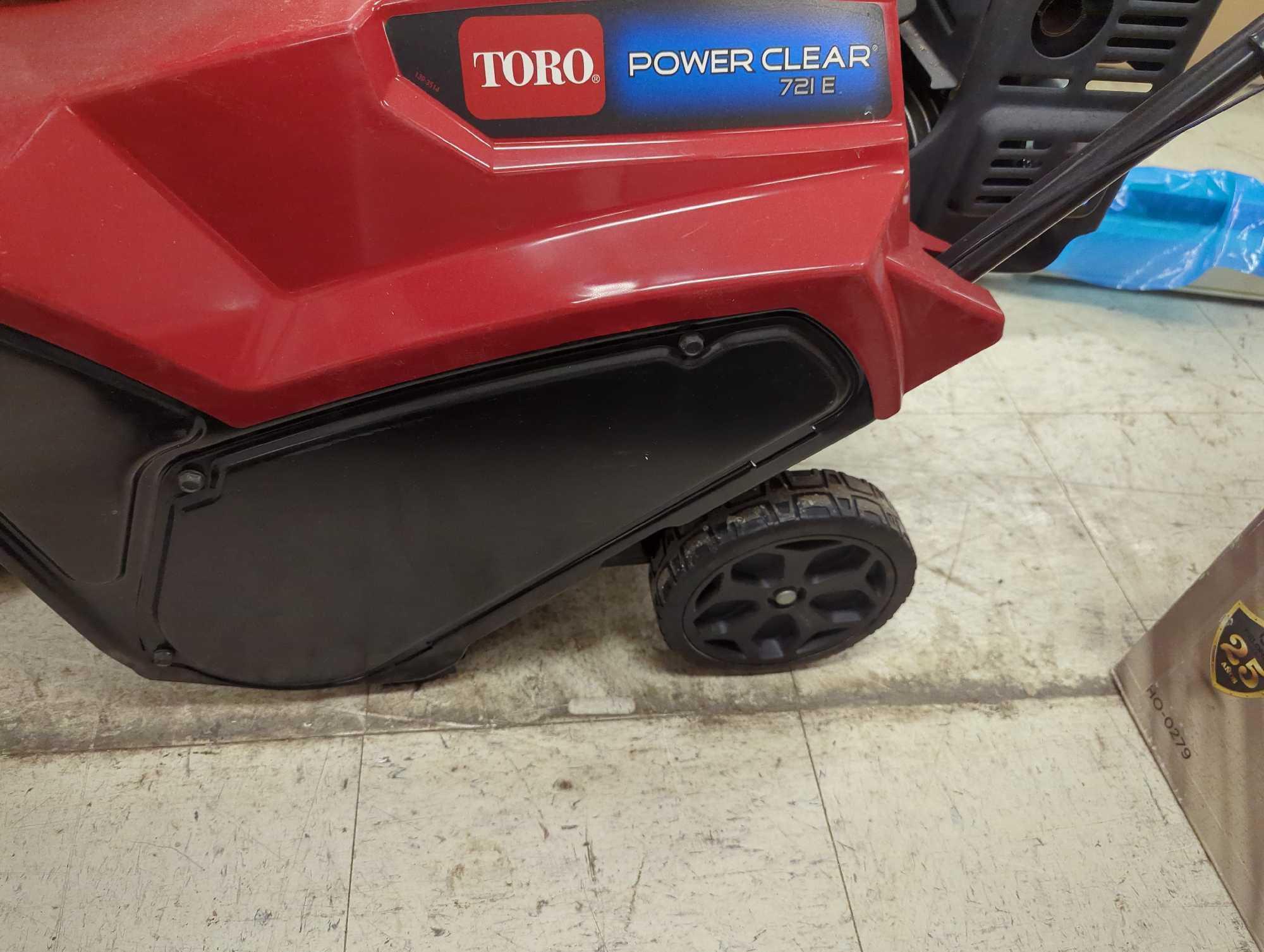 Toro Power Clear 721 E 21 in. 212 cc Single-Stage Self Propelled Electric Start Gas Snow Blower,