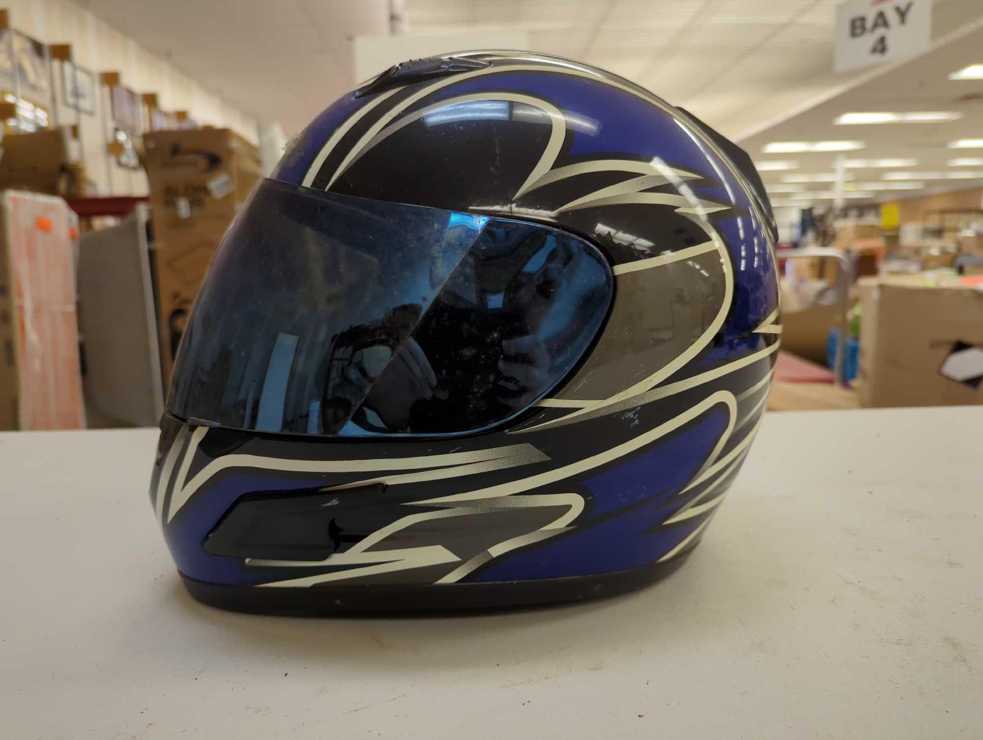 Men?s Vega Helmet Snell M2000 Daytona XPV. Visor doesn't sit completely flush and has some damage.