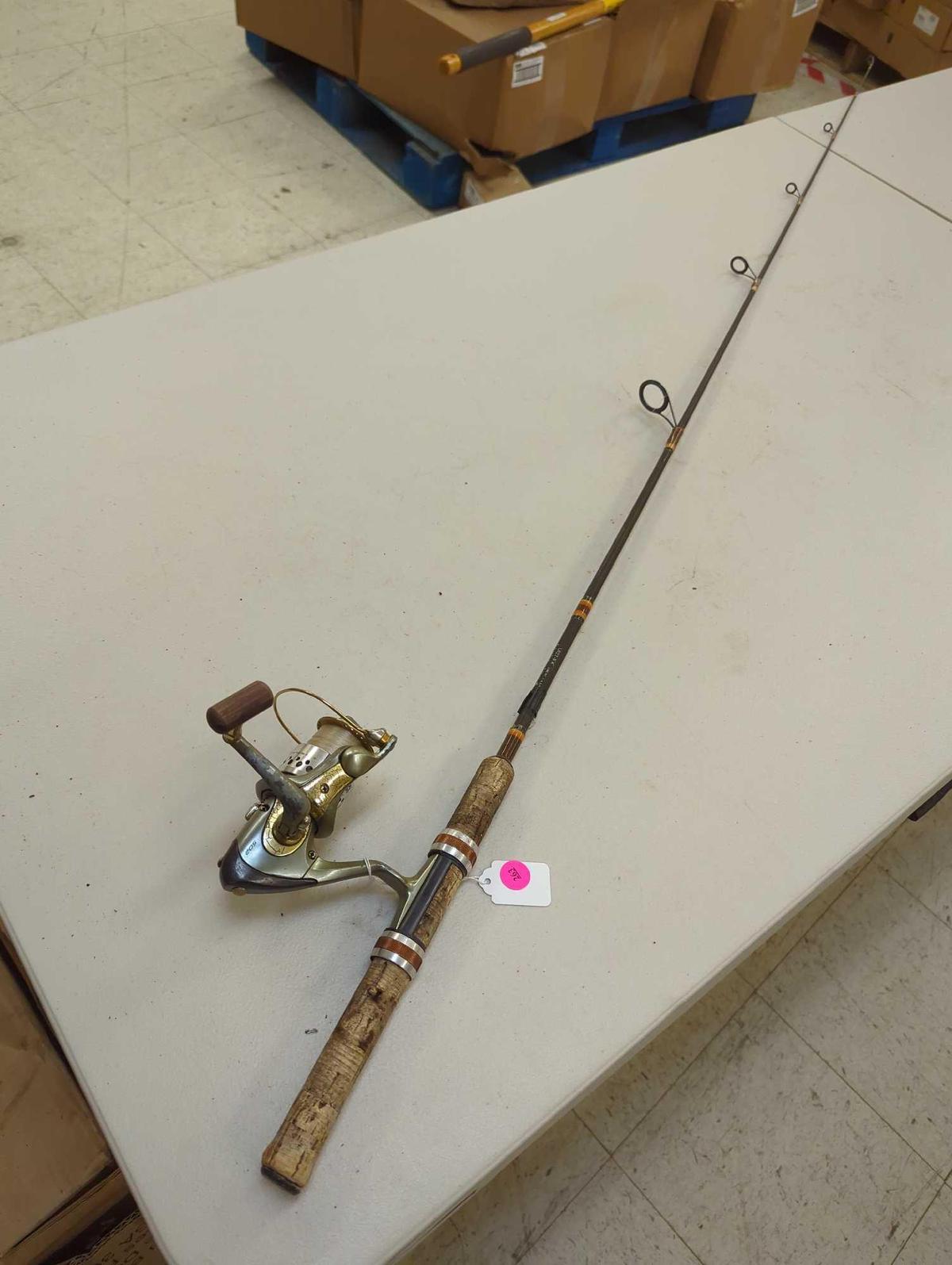 Berkley 5'4" lightning rod. Lure 1/4-5/8 oz Comes as a shown in photos. Appears to be used.