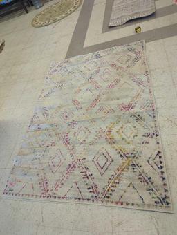 MODERN MACHINE MADE AREA RUG, 60"X87