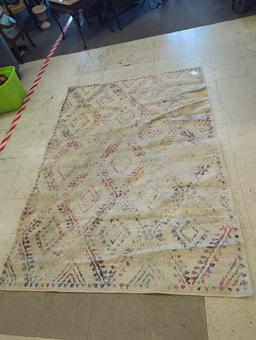 MODERN MACHINE MADE AREA RUG, 60"X87