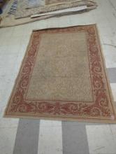 MACHINE MADE AREA RUG, NATURAL TAN WITH RED ACCENT, 62 3/4"X 90"