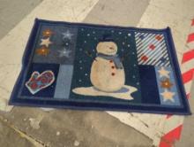 HOLIDAY THEMED ENTRYWAY ACCENT RUG. SNOWMAN. BLUE, RED, AND WHITE, 19 3/4"X 32"