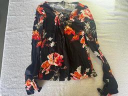 GUESS Womens Salvadore Garder Print- Size Small- Retail $49