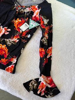 GUESS Salvadore Garden Print Black- Size Small - Retail $49