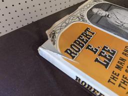 VINTAGE ROBERT E LEE "THE MAN AND THE SOLDIER" PICTORIAL BIOGRAPHY COFFEE TABLE BOOK. SLIGHT TEAR TO