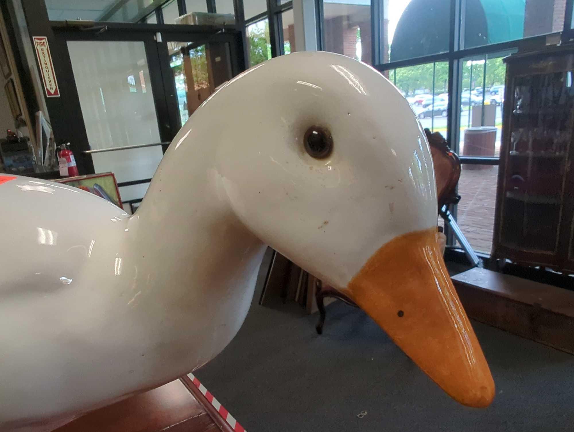 Segmia Tastesetter Large White Ceramic Goose Made in Italy, Is In Great Condition Retail Price Value