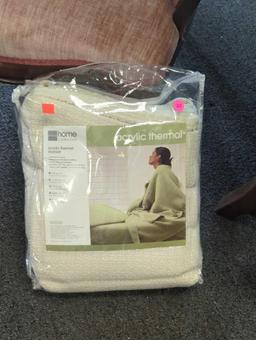 2002 XL Twin JCPenney Home Collection 100% Cotton Acrylic Thermal NEW IN Package, Retail Price Value