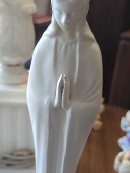 Vintage Napcoware R-5500 12" Catholic Praying Madonna White Ceramic Figure, What you see in photos