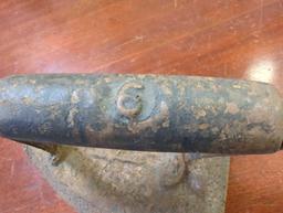 6 lb antique cast iron flat iron. Comes as is shown in photos. Appears to be used.