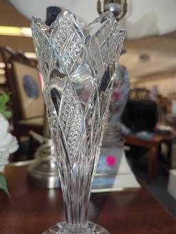 Vintage Early American Pattern Glass Trumpet Shape Vase, Measure Approximately 3.5 in x 9.5 in, What