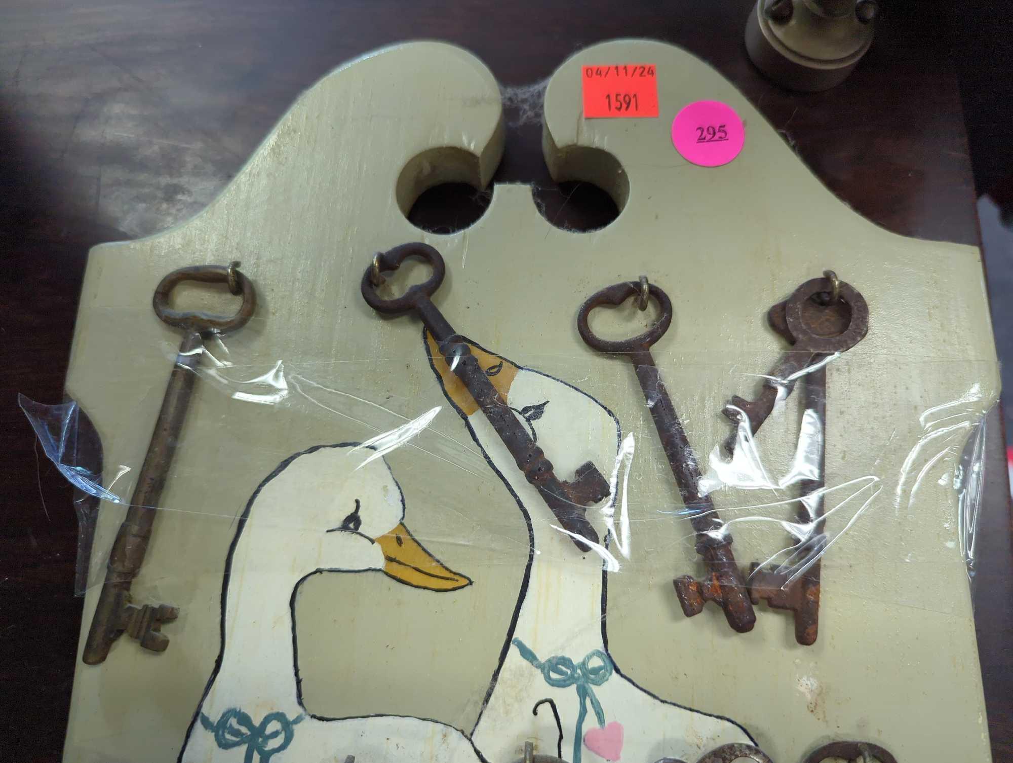 Wooden Wall Hanging Skeleton Key Display Plaque with Hand Painted Ducks, Measure Approximately 9.5