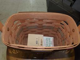 Vintage Longaberger 1989 Christmas Collection Holiday Memory Basket with handle, What you see in