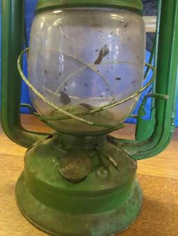 Vintage Antique Green DEPARTMENT 56 Kerosene Lantern Gas Lamp with Handle & Hanging Loop Handle