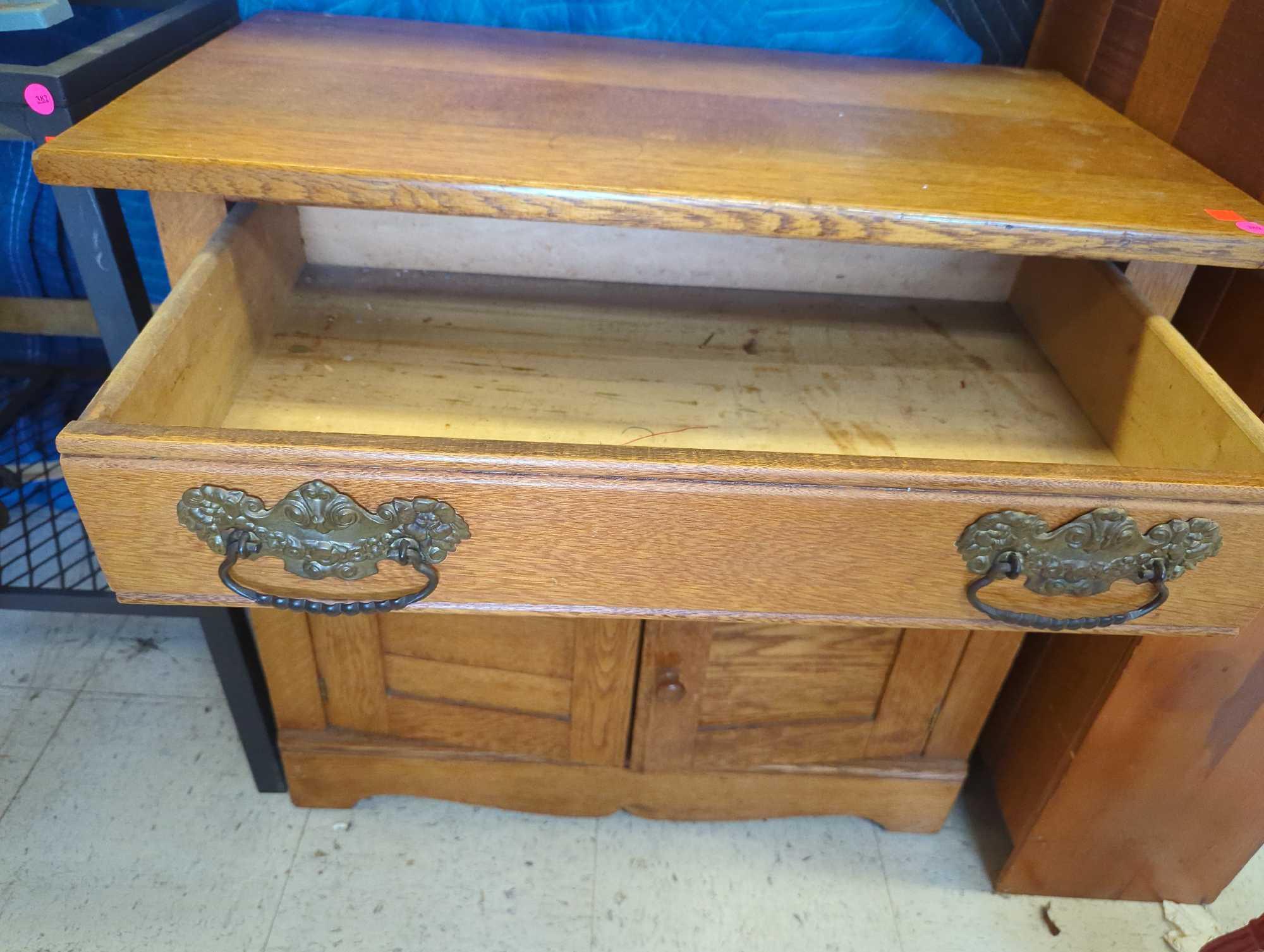 Antique Victorian Oak Small Chest Commode Washstand Farmhouse Cabinet, Has Some Minor Scratches and