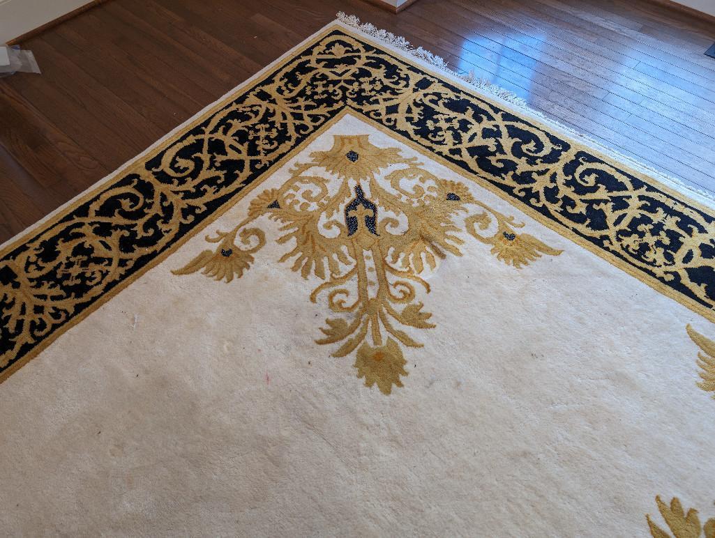 11'8" X 8' 8" HAND KNOTTED RUG. CREAM/YELLOW/BLACK.
