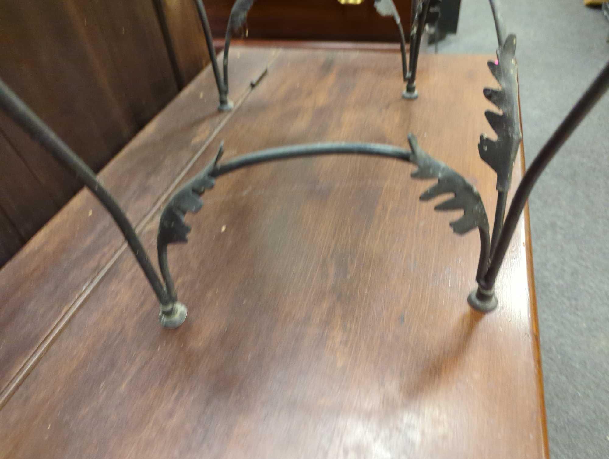 Small Metal Plant Stand Measure Approximately 13 in x 11 in x 17 in , What you see in photos is what