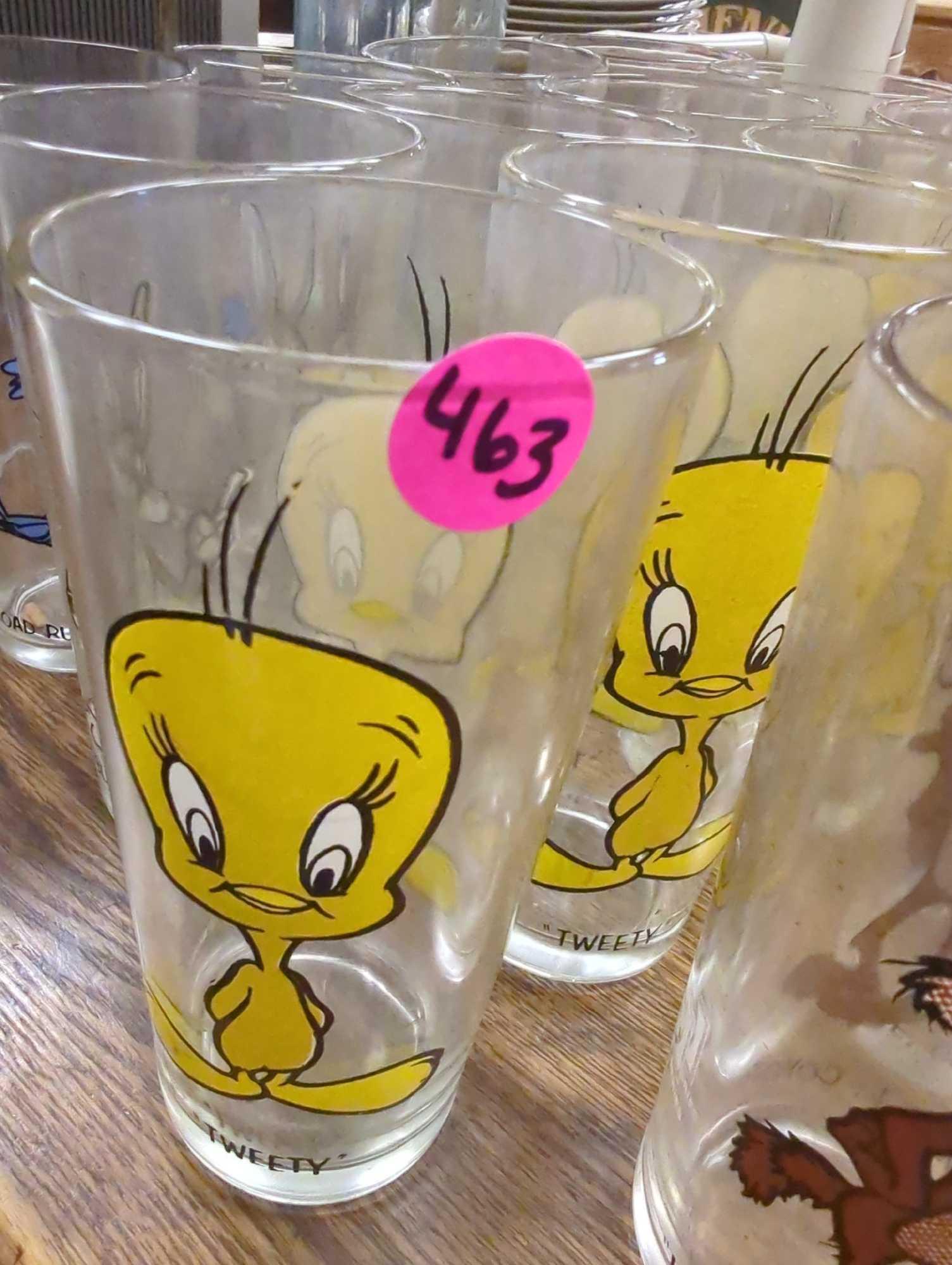 Lot of 18 1973 Warmers Bros. Pepsi Collectable Glass Drinking Cups to Include, Wile E Coyote,