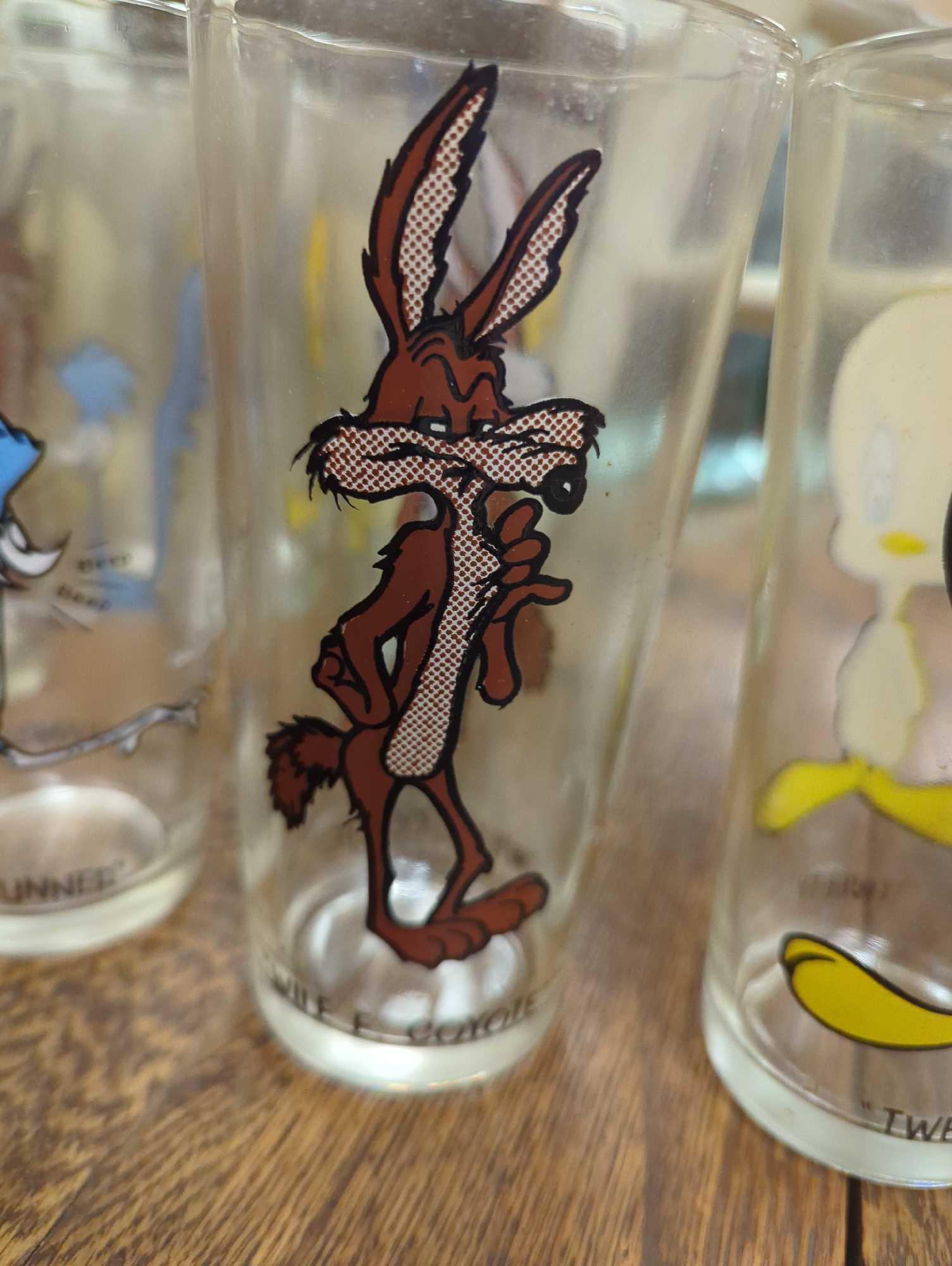 Lot of 18 1973 Warmers Bros. Pepsi Collectable Glass Drinking Cups to Include, Wile E Coyote,