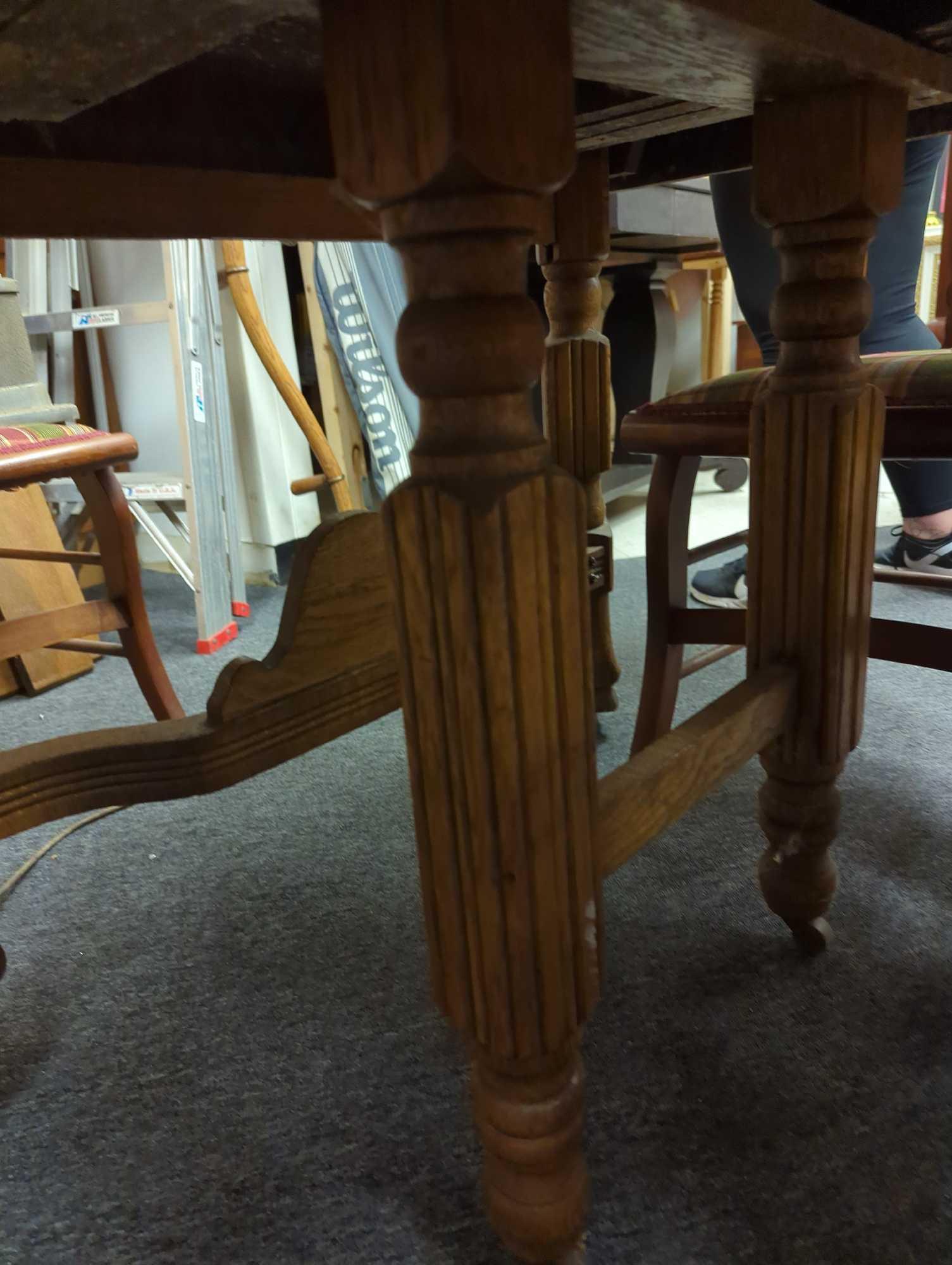 1910s American Square Oak Dining Table With Claw Feet, Come With 2 Leaves, Measure Approximately 41